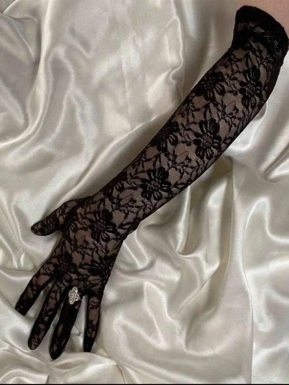 Laced In Lust Lace Formal Gloves NEW 🏷️